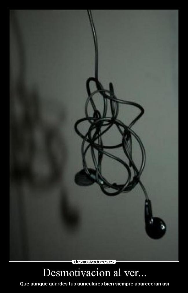 Desmotivacion al ver... - Que aunque guardes tus auriculares bien siempre apareceran asi