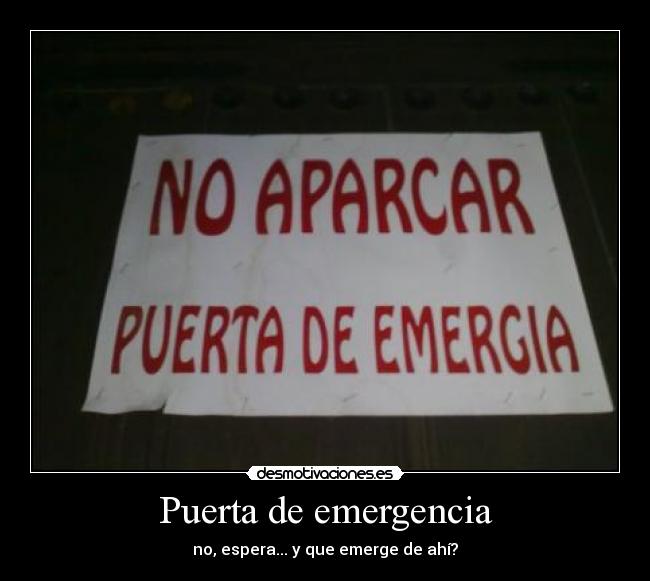 Puerta de emergencia - no, espera... y que emerge de ahí?