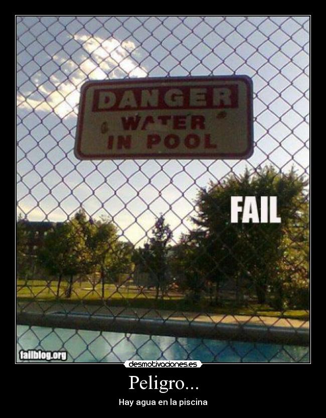 Peligro... - Hay agua en la piscina