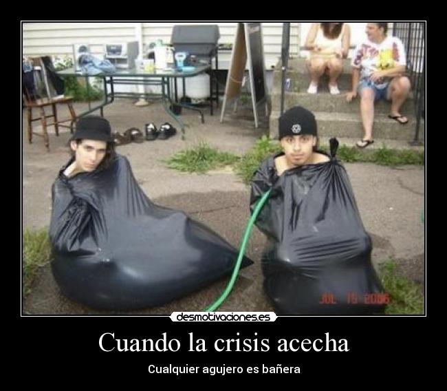 Cuando la crisis acecha - Cualquier agujero es bañera