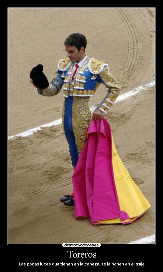 Toreros - Las pocas luces que tienen en la cabeza, se la ponen en el traje