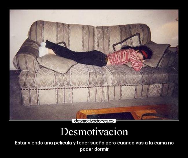 Desmotivacion - Estar viendo una pelicula y tener sueño pero cuando vas a la cama no poder dormir
