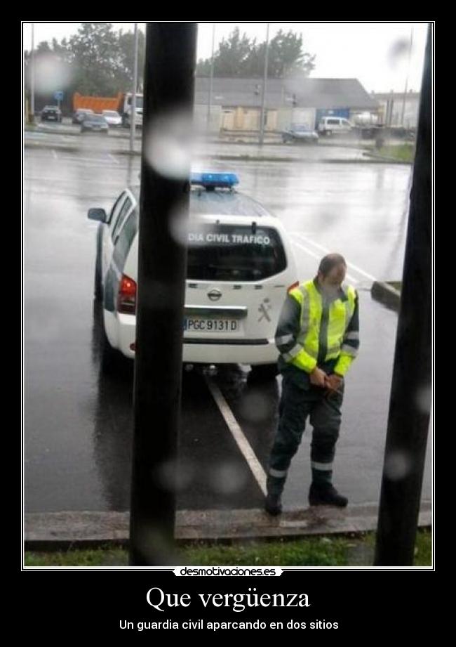 Que vergüenza - Un guardia civil aparcando en dos sitios