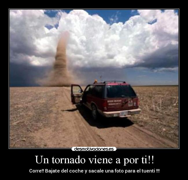 Un tornado viene a por ti!! - Corre!! Bajate del coche y sacale una foto para el tuenti !!!