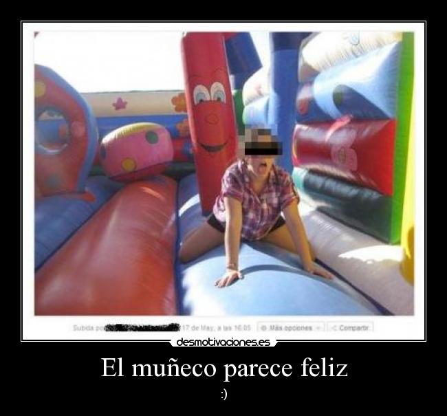 El muñeco parece feliz -