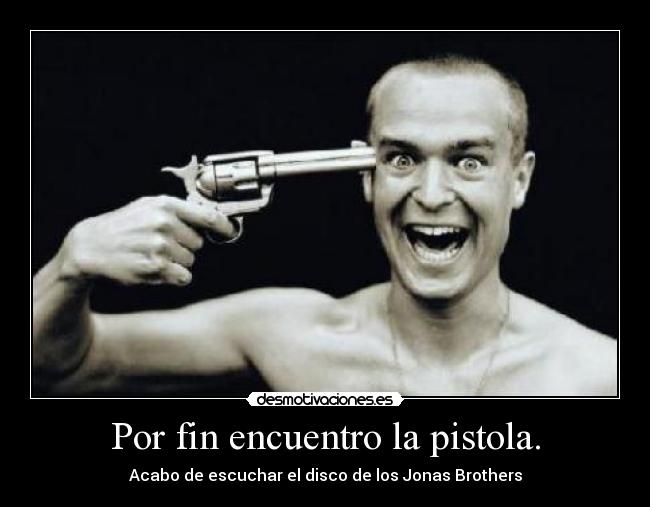 Por fin encuentro la pistola. - 