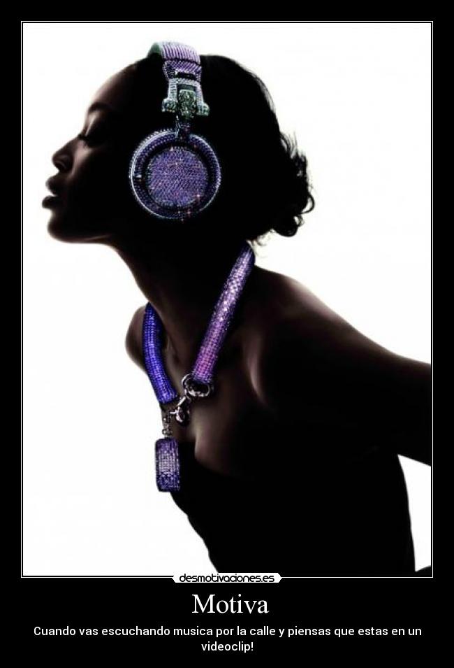 Motiva - Cuando vas escuchando musica por la calle y piensas que estas en un videoclip!