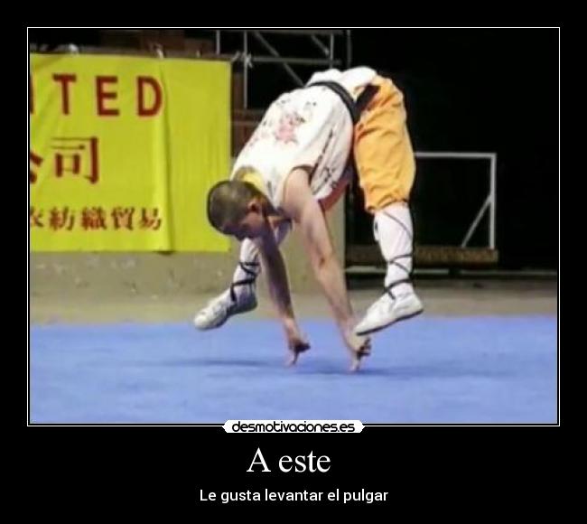 A este  - Le gusta levantar el pulgar