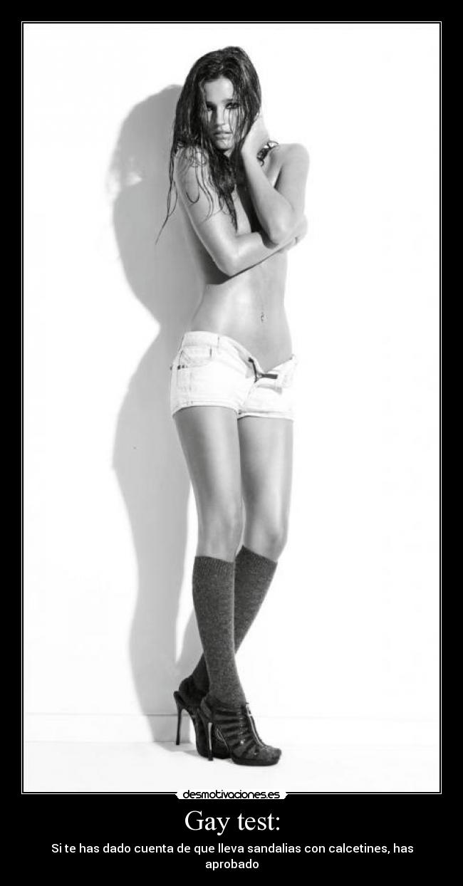 Gay test: - Si te has dado cuenta de que lleva sandalias con calcetines, has aprobado
