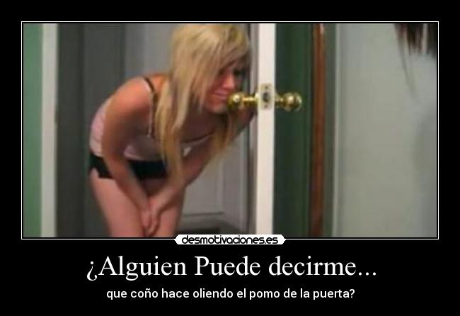 ¿Alguien Puede decirme... - que coño hace oliendo el pomo de la puerta?