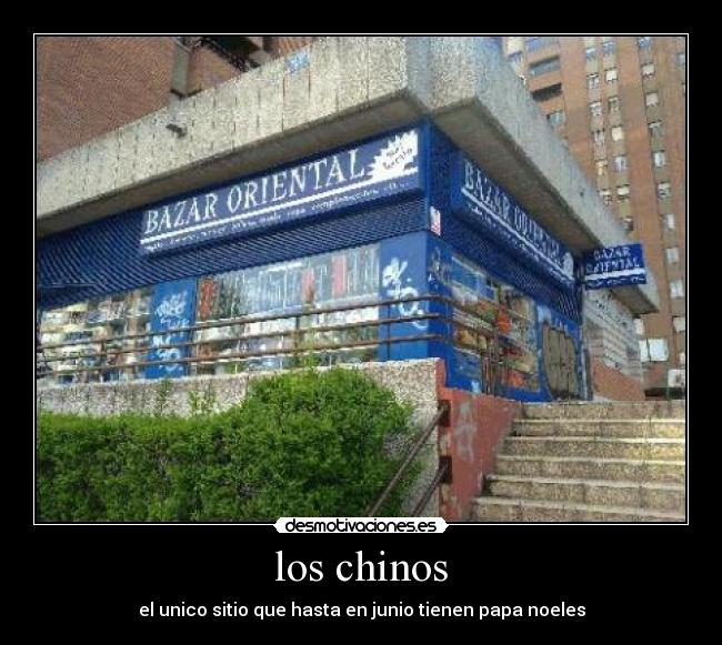 los chinos - el unico sitio que hasta en junio tienen papa noeles