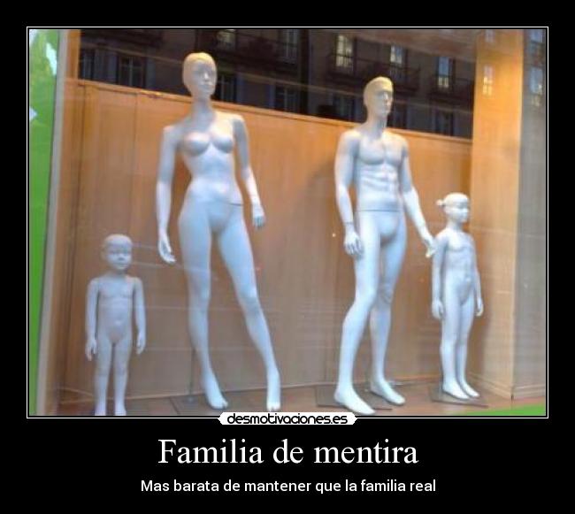carteles familia mentira familia real deberia ser ejecutada con revolver plaza mayor vista todos desmotivaciones