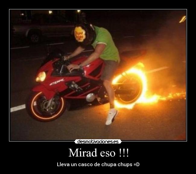 Mirad eso !!! - Lleva un casco de chupa chups =D