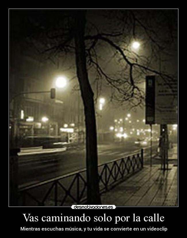 Vas caminando solo por la calle - Mientras escuchas música, y tu vida se convierte en un videoclip