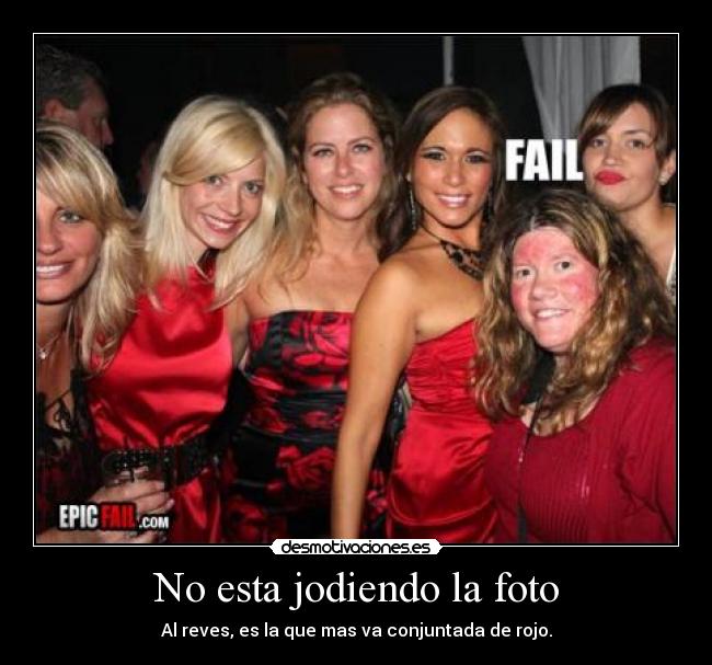 No esta jodiendo la foto - Al reves, es la que mas va conjuntada de rojo.