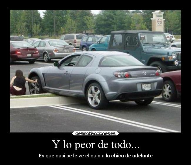 Y lo peor de todo... - Es que casi se le ve el culo a la chica de adelante