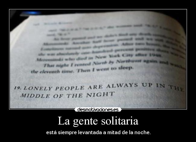 La gente solitaria - está siempre levantada a mitad de la noche.