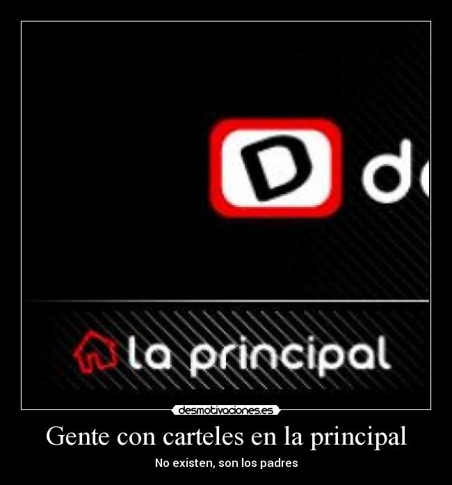 Gente con carteles en la principal - 