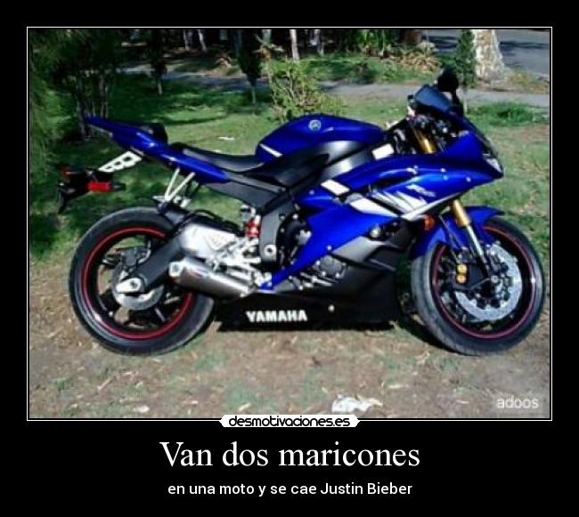 Van dos maricones - en una moto y se cae Justin Bieber