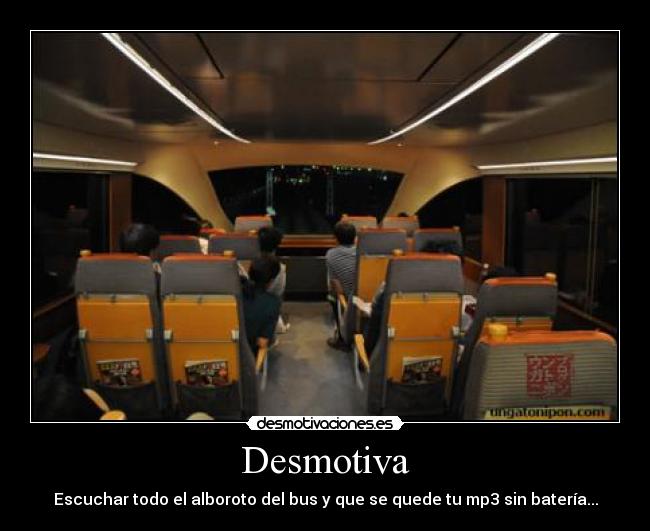 Desmotiva - Escuchar todo el alboroto del bus y que se quede tu mp3 sin batería...