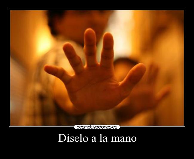 Diselo a la mano -