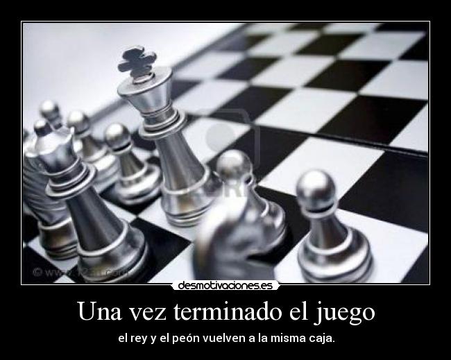Una vez terminado el juego - el rey y el peón vuelven a la misma caja.