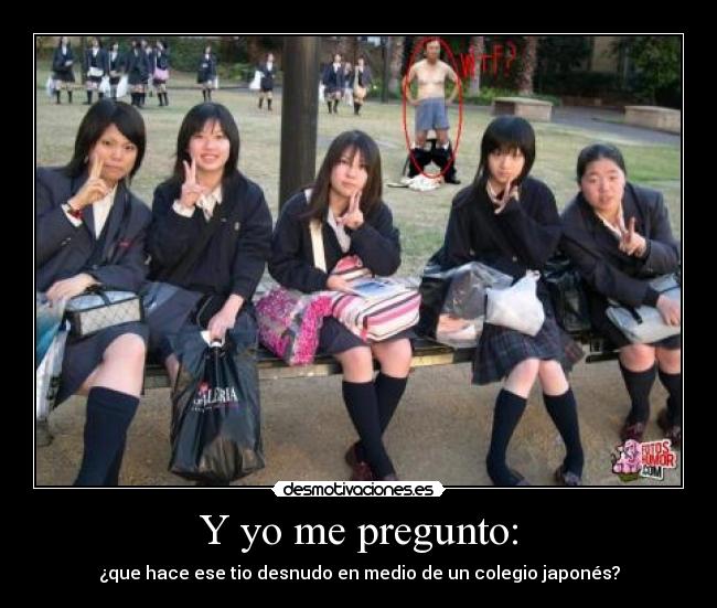Y yo me pregunto: - ¿que hace ese tio desnudo en medio de un colegio japonés?
