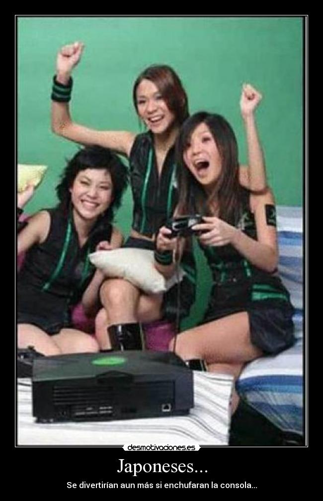 Japoneses... - Se divertirían aun más si enchufaran la consola...