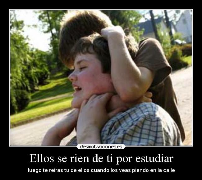 Ellos se rien de ti por estudiar - 