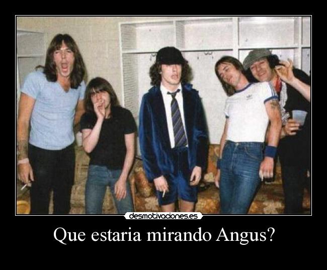 Que estaria mirando Angus? -  