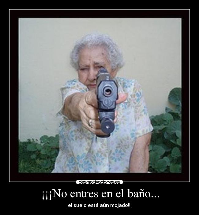 ¡¡¡No entres en el baño... - el suelo está aún mojado!!!