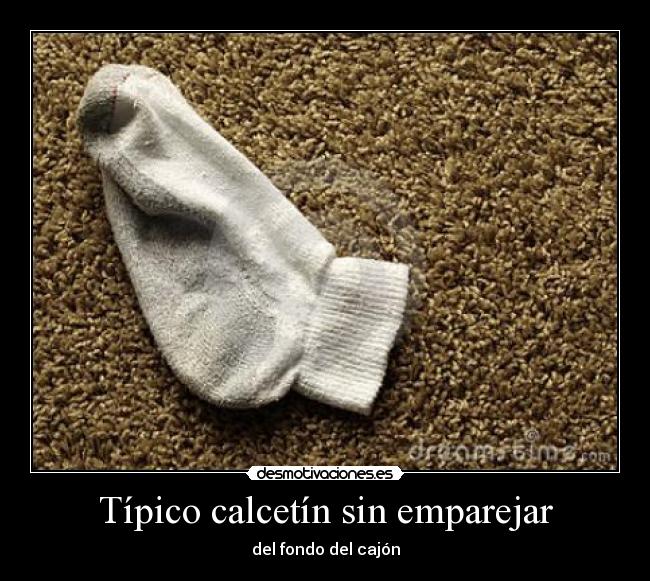 Típico calcetín sin emparejar - del fondo del cajón