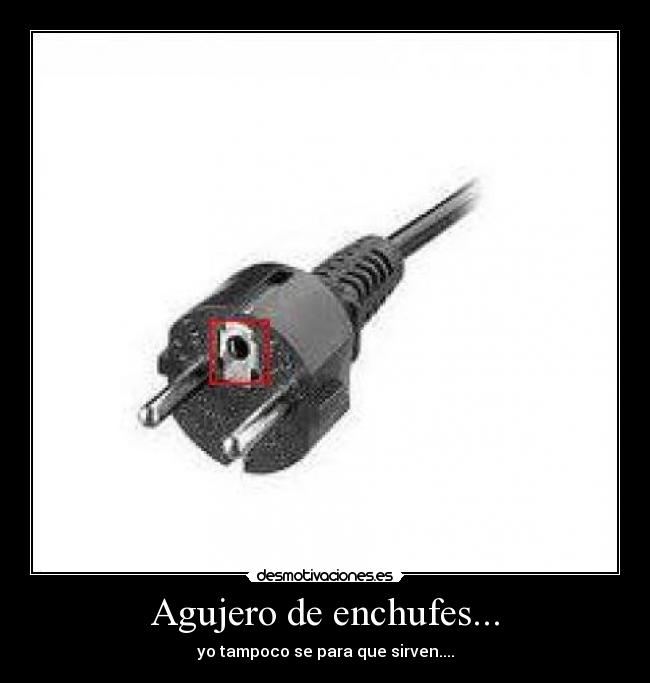 Agujero de enchufes... - yo tampoco se para que sirven....