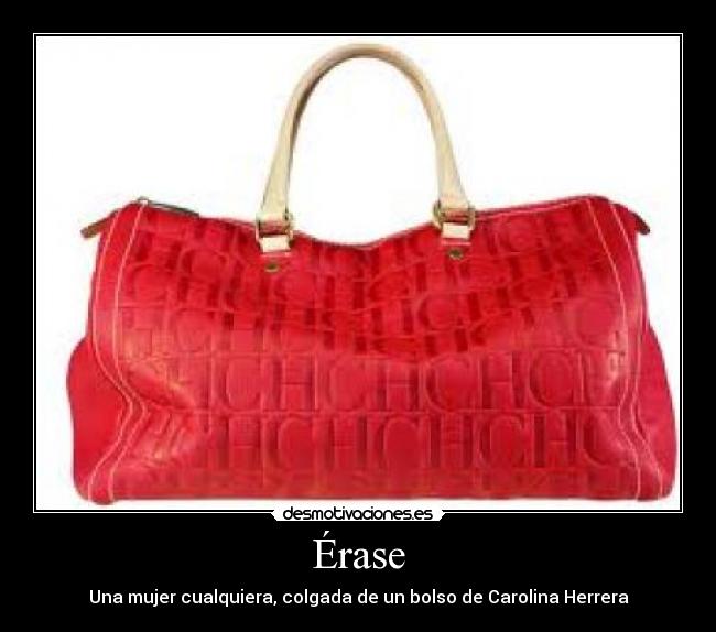 Érase - Una mujer cualquiera, colgada de un bolso de Carolina Herrera