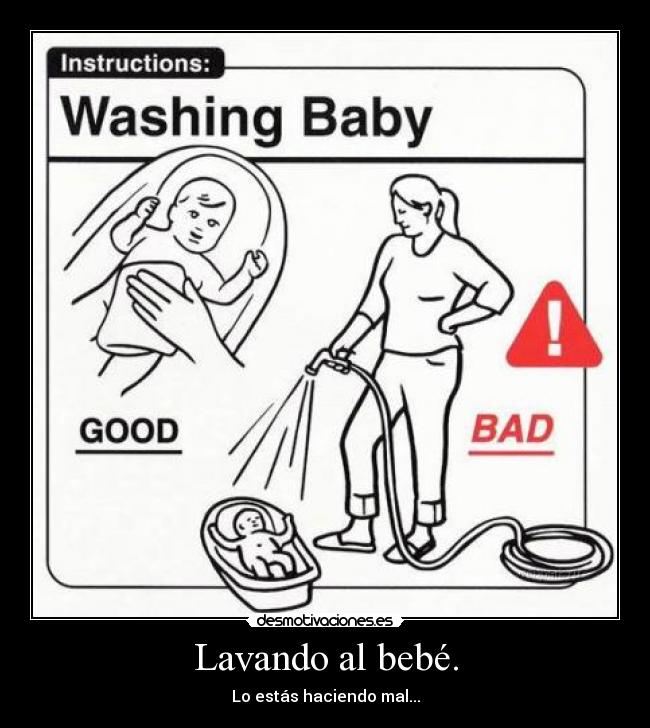 Lavando al bebé. -
