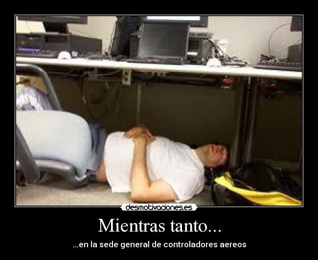 Mientras tanto... - ...en la sede general de controladores aereos