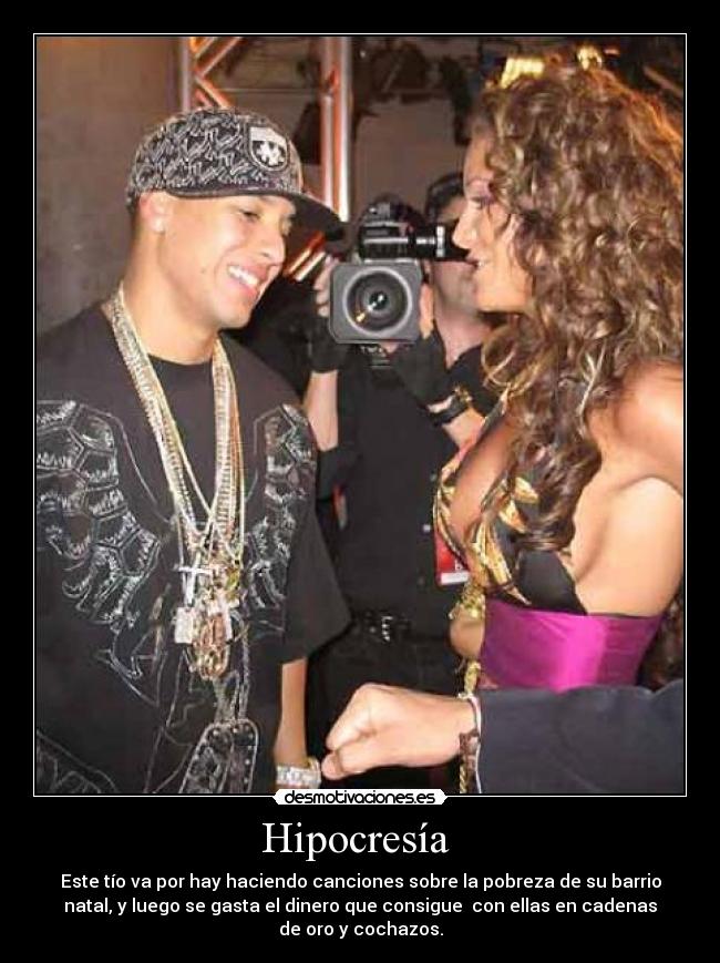 Hipocresía  - Este tío va por hay haciendo canciones sobre la pobreza de su barrio
natal, y luego se gasta el dinero que consigue  con ellas en cadenas
de oro y cochazos.