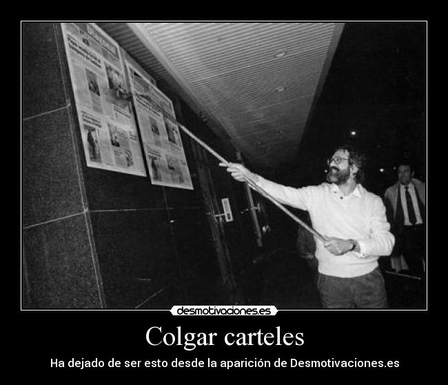 Colgar carteles - Ha dejado de ser esto desde la aparición de Desmotivaciones.es
