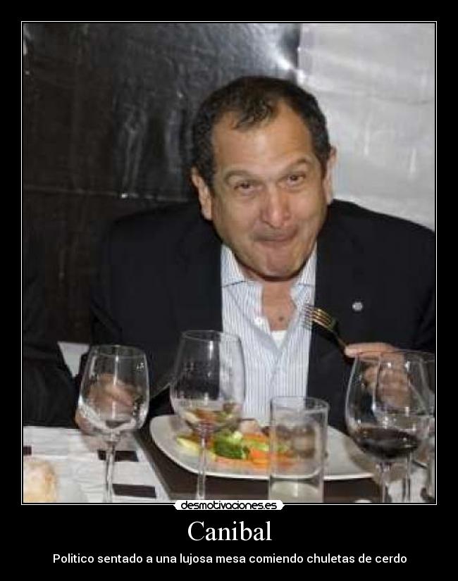 Canibal - Politico sentado a una lujosa mesa comiendo chuletas de cerdo