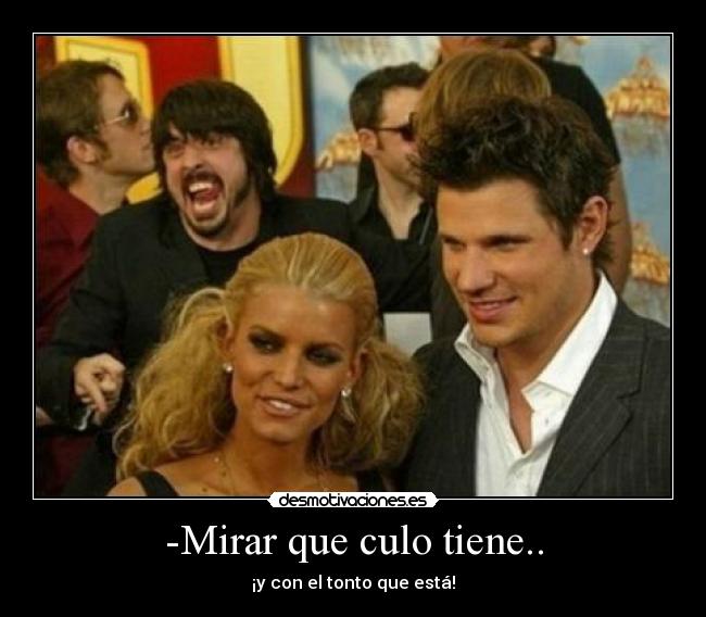 -Mirar que culo tiene.. - ¡y con el tonto que está!