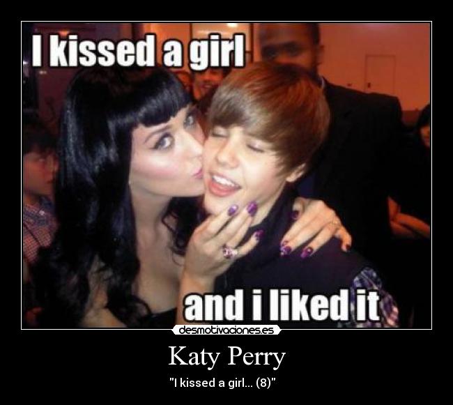 Katy Perry - I kissed a girl... (8)