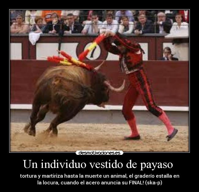 Un individuo vestido de payaso -