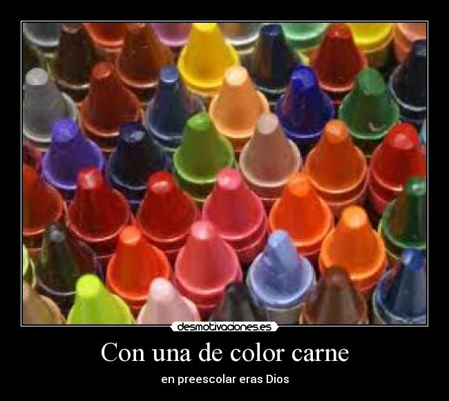 Con una de color carne -
