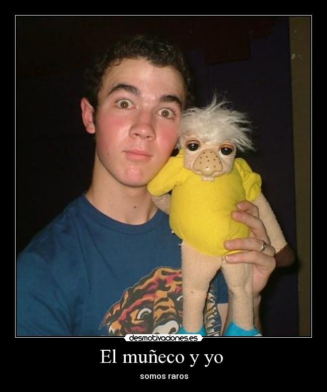 El muñeco y yo  - somos raros