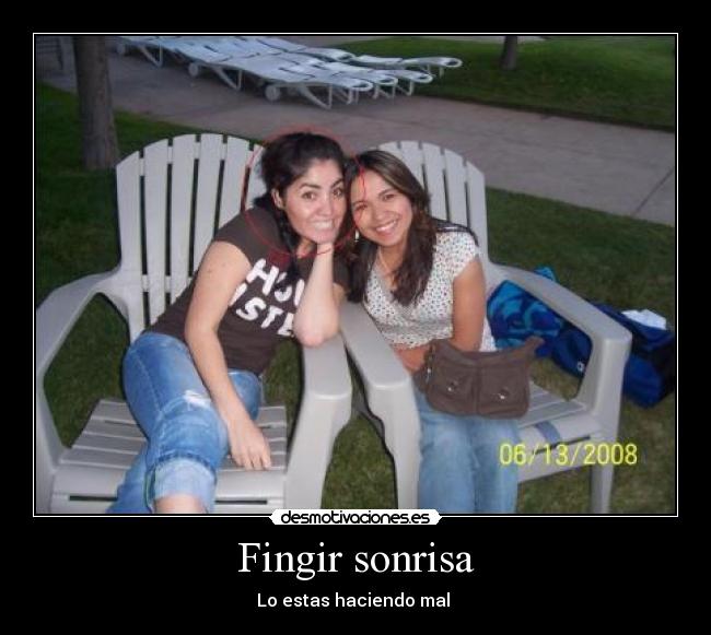 Fingir sonrisa -