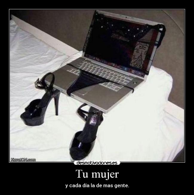 carteles mujer sanarkand computadora mujer desmotivaciones