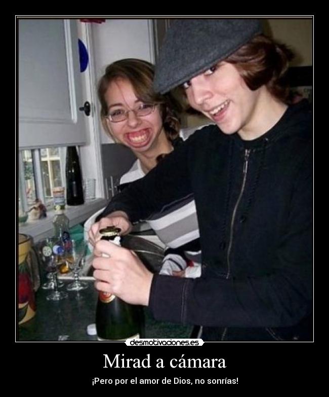Mirad a cámara - ¡Pero por el amor de Dios, no sonrías!