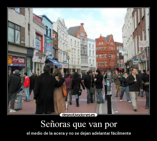 Señoras que van por - el medio de la acera y no se dejan adelantar fácilmente