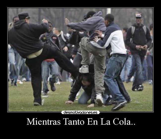 Mientras Tanto En La Cola.. -