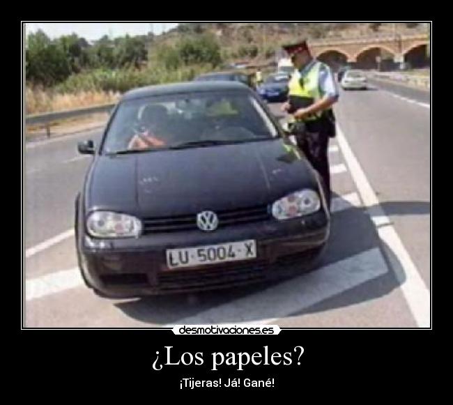 ¿Los papeles? - ¡Tijeras! Já! Gané!